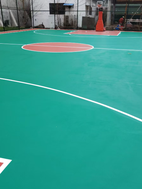 庄河 球场长期使用易出现地面开裂